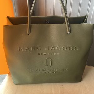 Marc Jacobs logo shopper east-west tote green!
